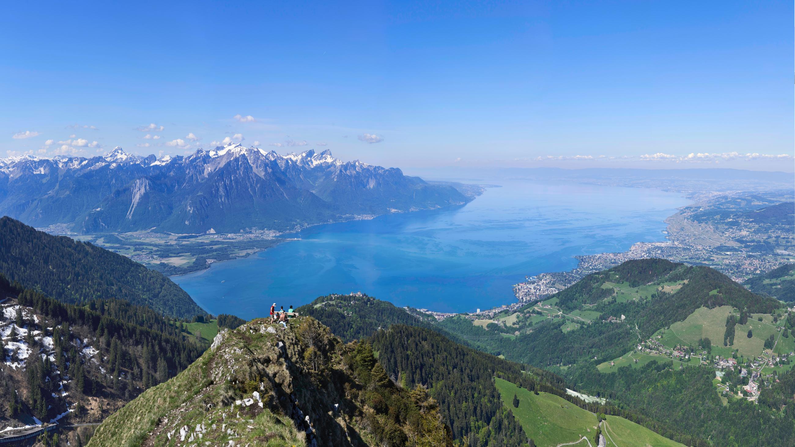photo du Lac Léman depuis les montagnes
